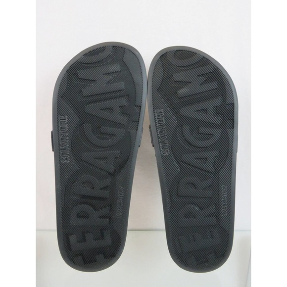 FERRAGAMO GROOVE 10 BLACK LEATHER STRAP GANCINI RUBBER LOGO SANDALS SLIDES 13 M - Picture 11 of 14